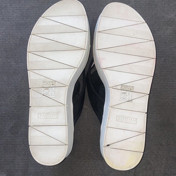 Black platform sandals. Like new! Size 9 - Picture 9 of 9